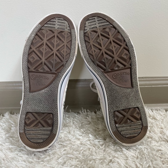 Converse Low Top Chuck Taylor All Star Sneakers in Cream - Picture 7 of 8